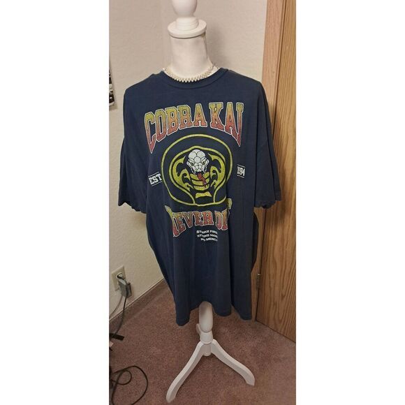 Cobra Kai Never Dies BloWorld 2022 big size 3XL T Shirt - Picture 1 of 3